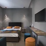Πανσιόν Slo Design House 4*